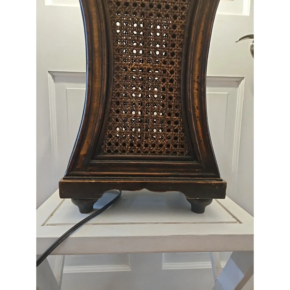 BEAUTIFUL Vintage-style Lamp With A Wooden Base And A Crane‎ Insert